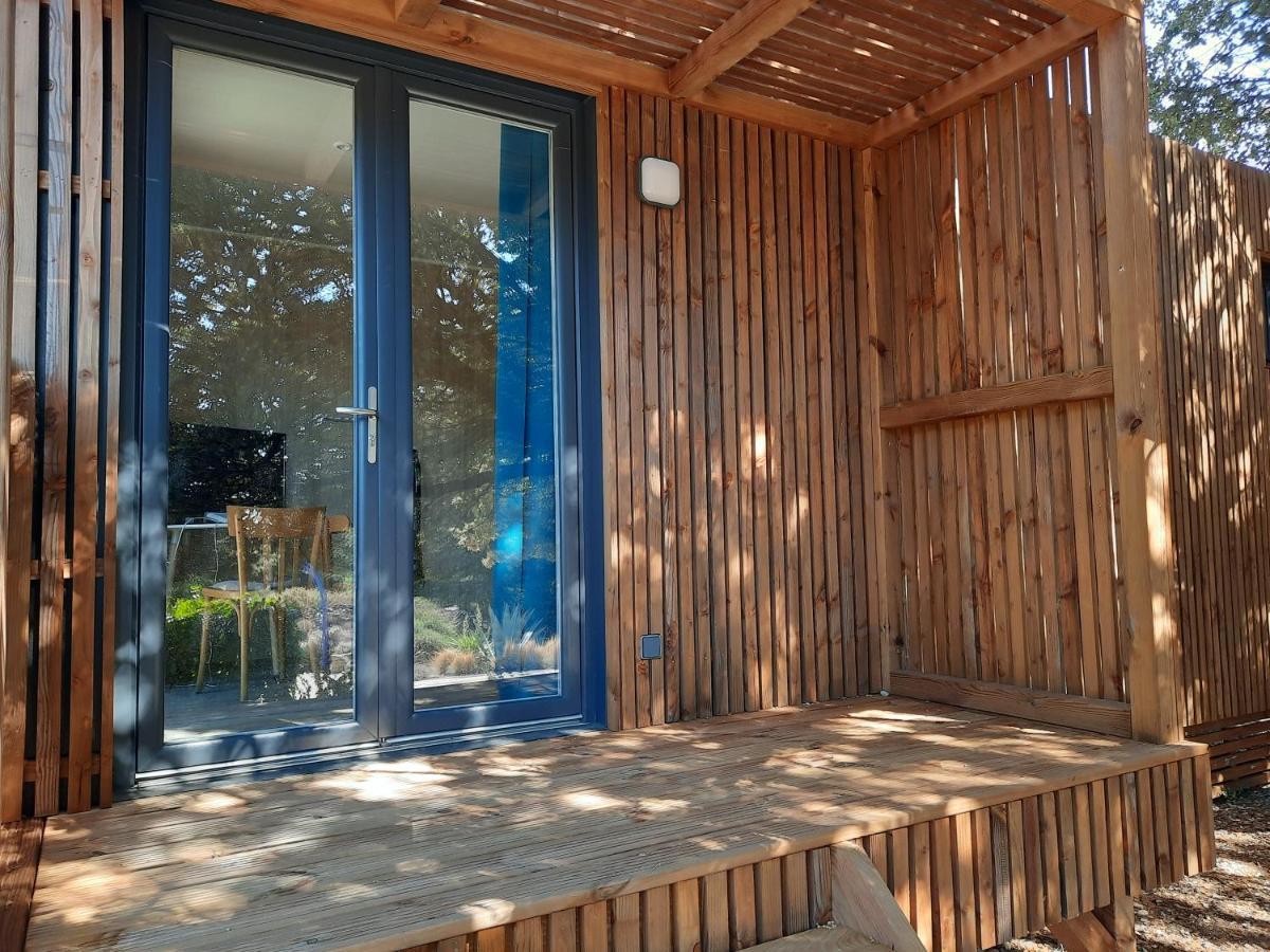Le Lodge Des Chenes Brousses-et-Villaret Экстерьер фото